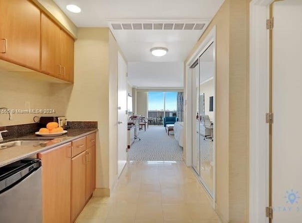 18001 Collins Ave, Sunny Isles Beach, FL 33160