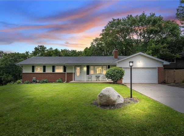 521 Unique Drive, Burnsville, MN 55337
