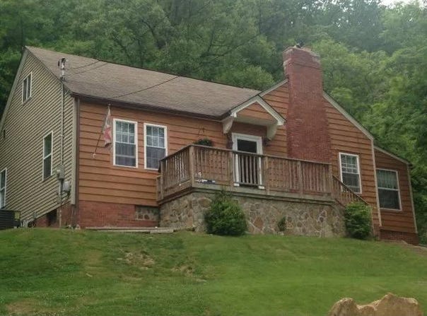 130 Oakwood Avenue, Pineville, WV 24874