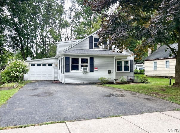 9 Curtis Avenue, Lysander, NY 13027