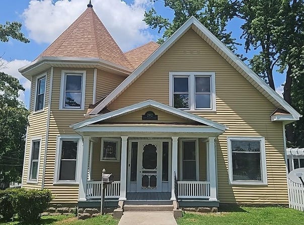 202 E 8TH Street, Mt Carmel, IL 62863