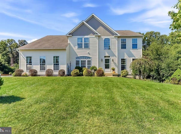 930 HILLCREST Drive, KINZERS, PA 17535