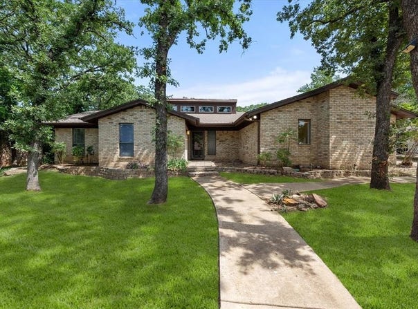 2809 Burlwood Drive, Dalworthington Gardens, TX 76016