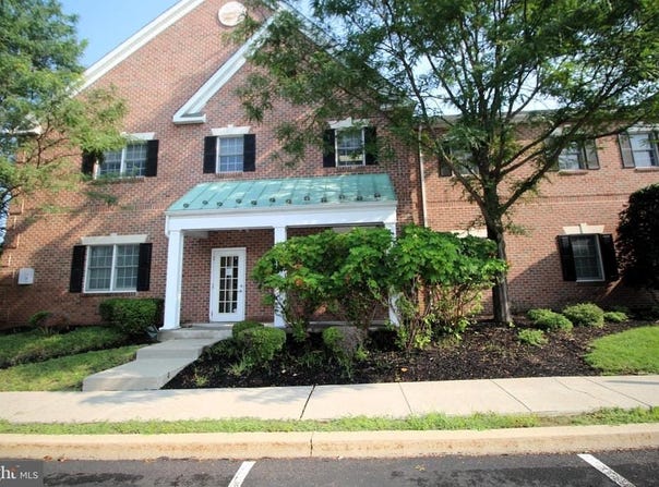 54 FRIENDS LANE, NEWTOWN, PA 18940