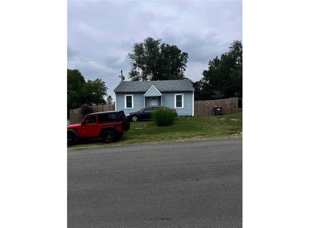 121 E Splitlog Street, Other, MO 64843