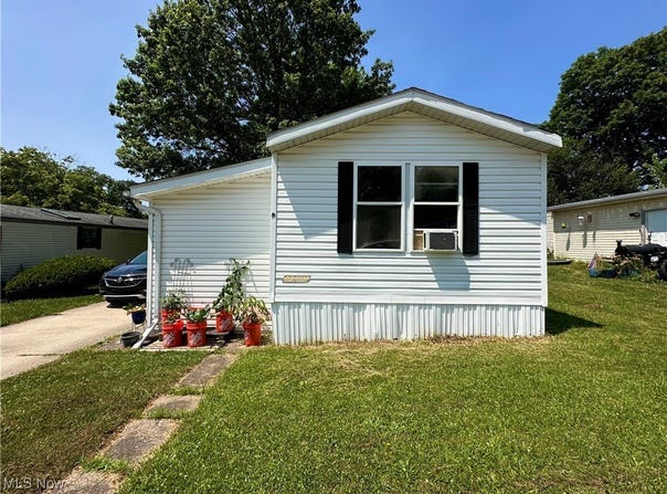 8 Susan, Chardon, OH 44024