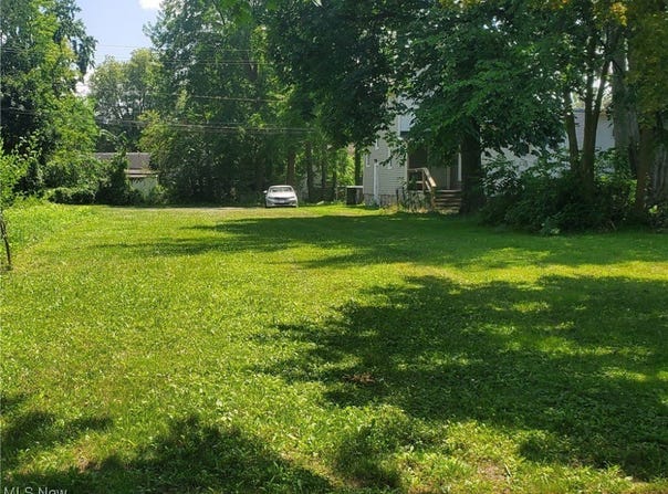 352 8th Street, Lorain, OH 44035