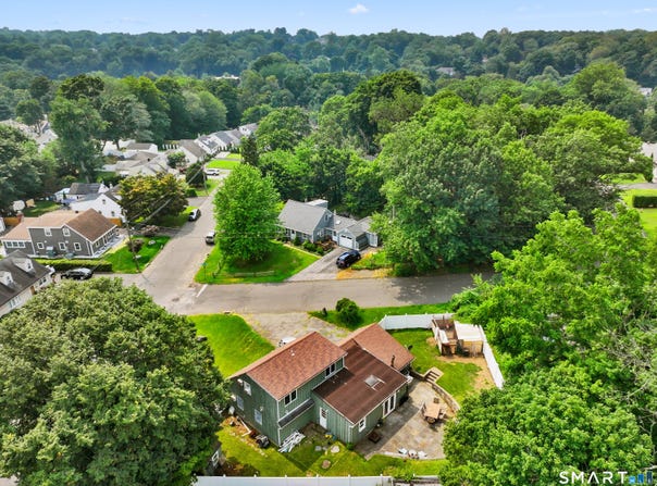 37 Old Barn Road S, Stamford, CT 06905
