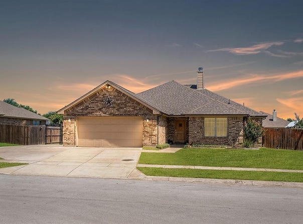 324 Stanley Drive, Aubrey, TX 76227