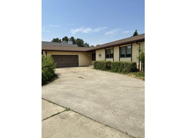 617 Apache Drive, Fremont, MI 49412