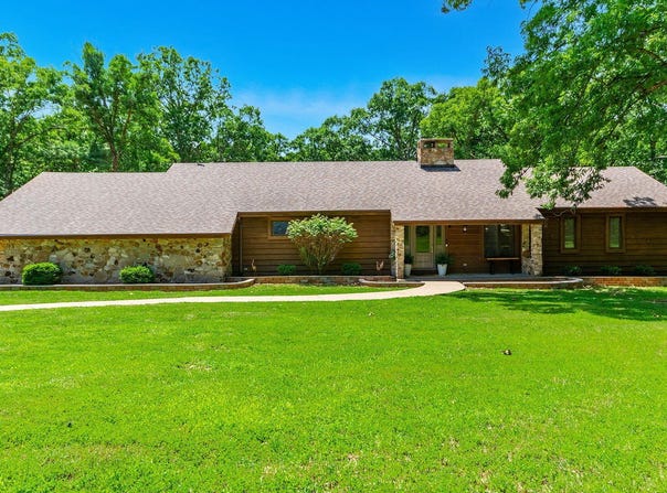 1022 Timberline Rd, Moberly, MO 65270