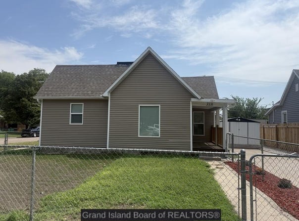 318 N Bellevue Ave, Hastings, NE 68901