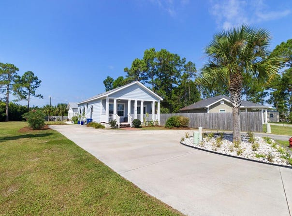 110 Monroe Ct, Port St. Joe, FL 32456