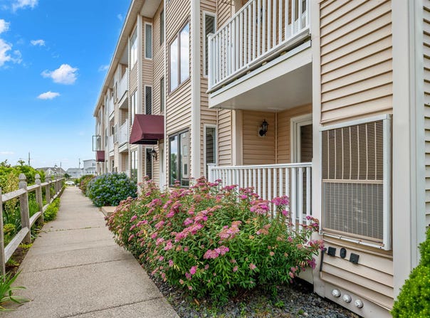975 Ocean Boulevard, Hampton, NH 03842