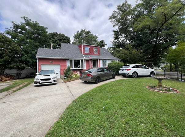 286 Washington Avenue, Brentwood, NY 11717