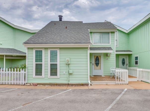 624 Harbor Circle, Azle, TX 76020