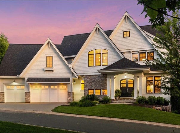 6653 Amberwood Lane, Chanhassen, MN 55317