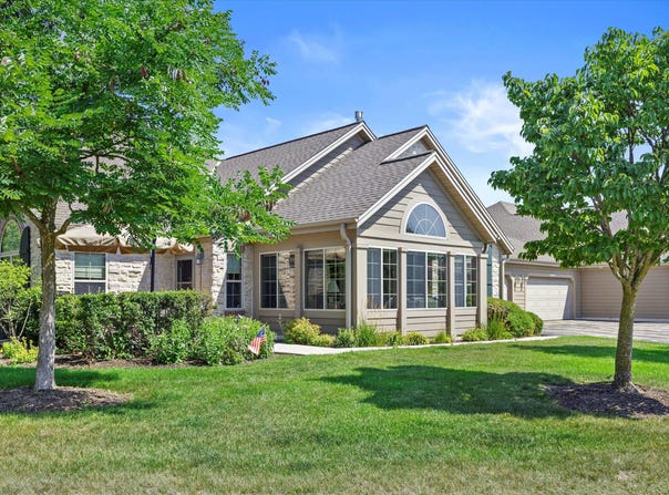 N69w15495 Macallan Ct, Menomonee Falls, WI 53051