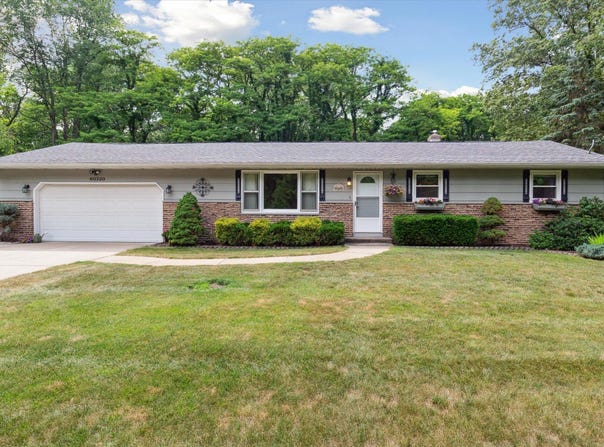 60320 County Road 657, Lawton, MI 49065