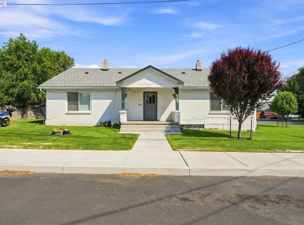 418 SW G St, Madras, OR 97741