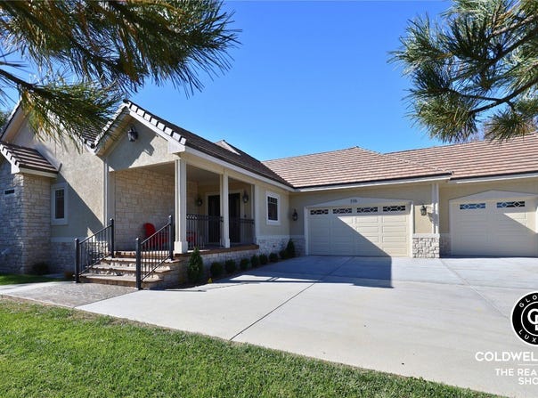 306 Grandview Circle, Garden City, KS 67846