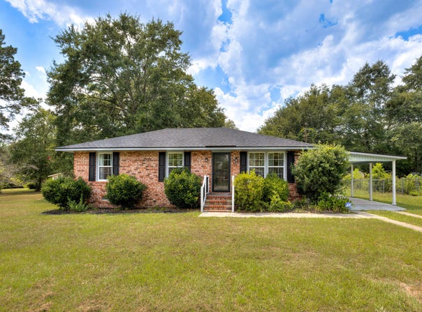 660 Woodside Drive, Manning, SC 29102