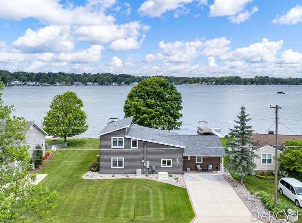 541 Eagle Point Road, Lake Odessa, MI 48849