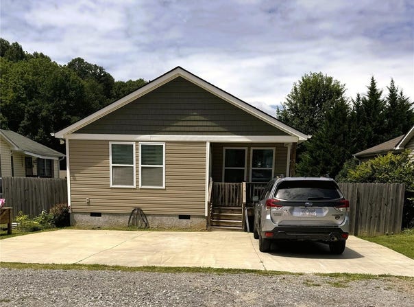 9 Half Moon Drive, Swannanoa, NC 28778