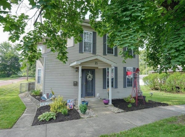 21 East Maple Avenue, New Concord, OH 43762