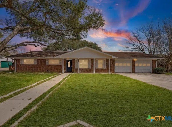 795 Vogel Drive, Lockhart, TX 78644