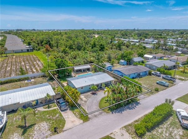 2859 NE Hickory Ridge Avenue, Jensen Beach, FL 34957