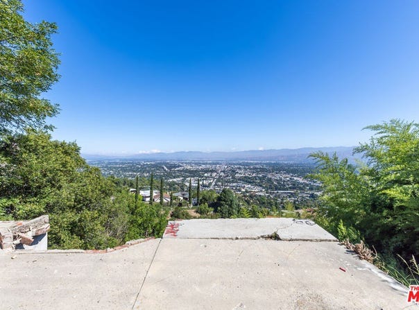 7803 Torreyson Dr, Los Angeles, CA 90046