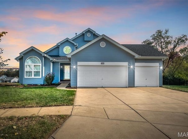 1006 Silver Lake Ridge Drive, Pacific, MO 63069