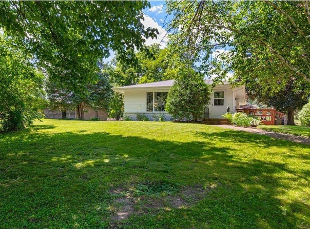 303 S 6th Street, Henderson, MN 56044