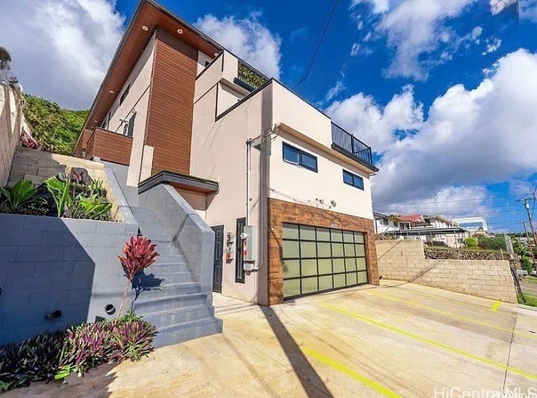 2364 Makanani Drive, Honolulu, HI 96817