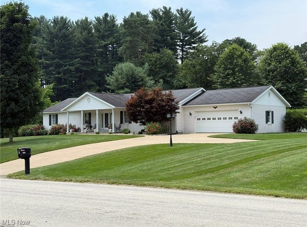 2626 Pleasant Valley Road NE, New Philadelphia, OH 44663