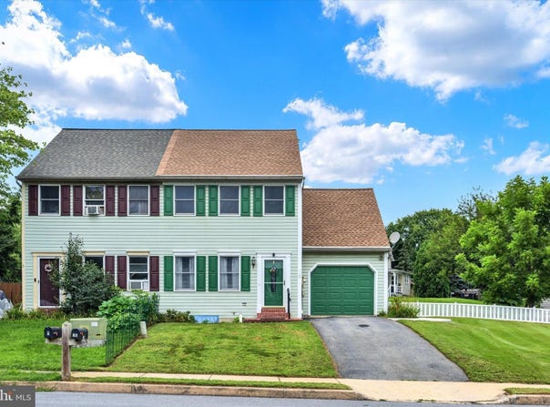 15 BEECH LANE, ELIZABETHTOWN, PA 17022