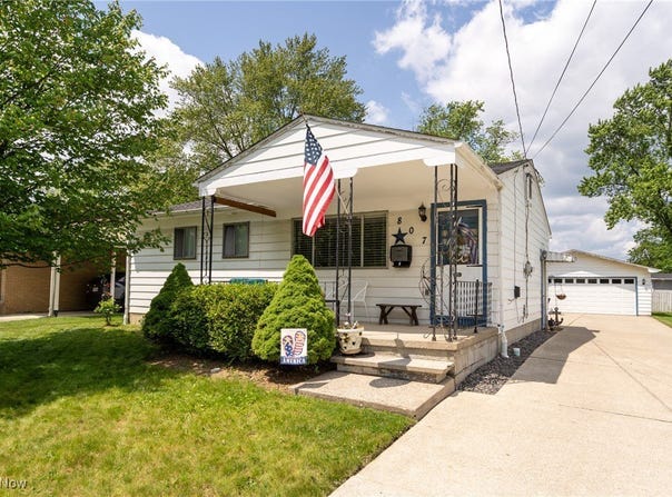 807 Hollywood Boulevard, Elyria, OH 44035