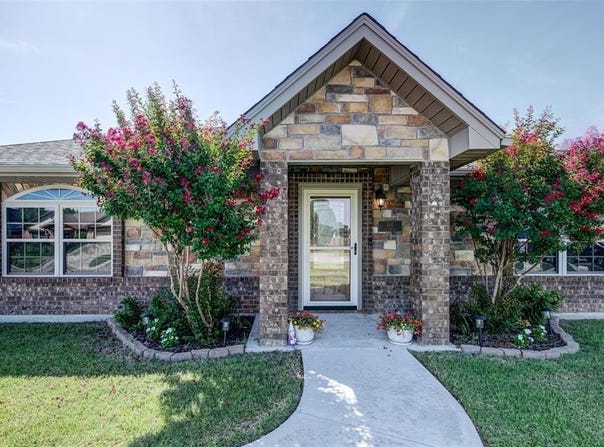 707 Meadow Lane, Bowie, TX 76230
