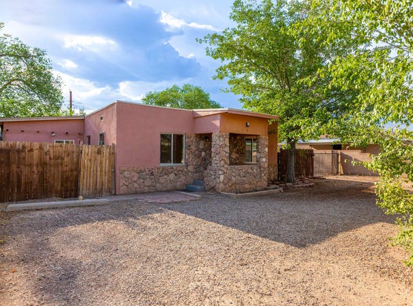 5201 Grande Drive NW, Albuquerque, NM 87107