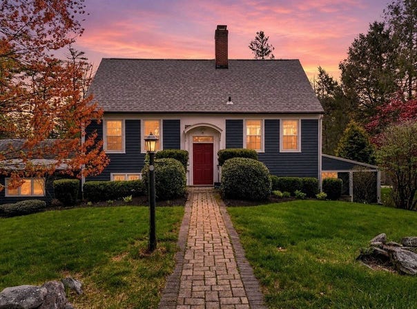 8 Hillside Rd, Southbridge, MA 01550