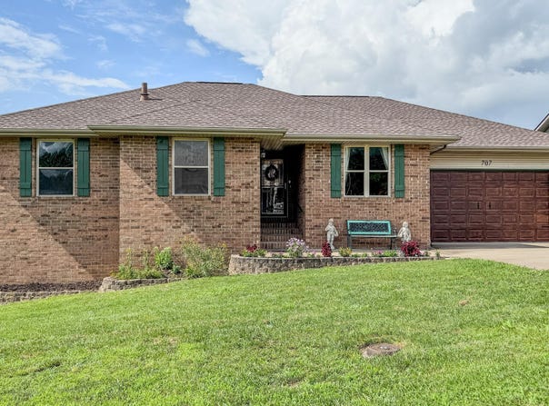 707 E Bryant Avenue, Ozark, MO 65721