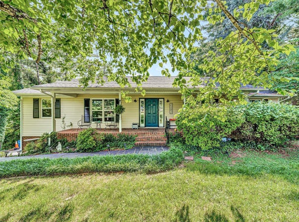 2343 Circle DR SW, Roanoke, VA 24018