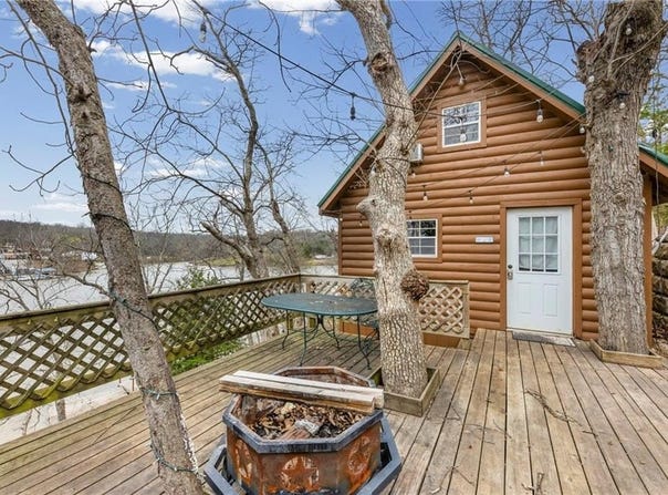 61 N Lakeview Road, Mapleton, KS 66754
