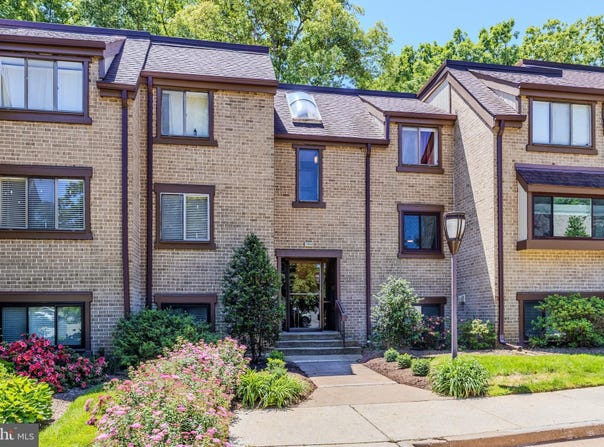 1643 PARKCREST Circle, RESTON, VA 20190
