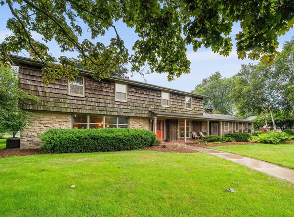 705 Oak Tree Rd, Sheboygan, WI 53083