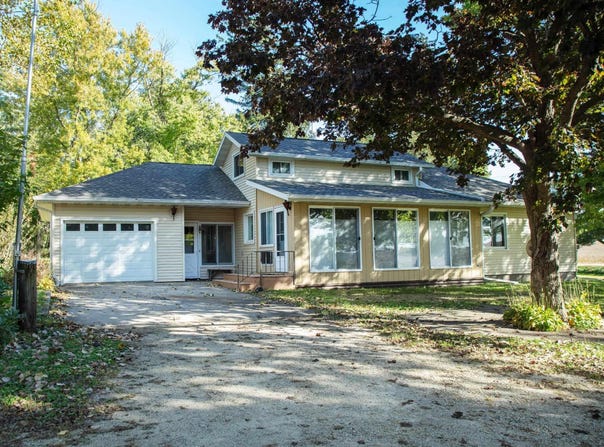 21183 Yale Ave, Shell Rock, IA 50670