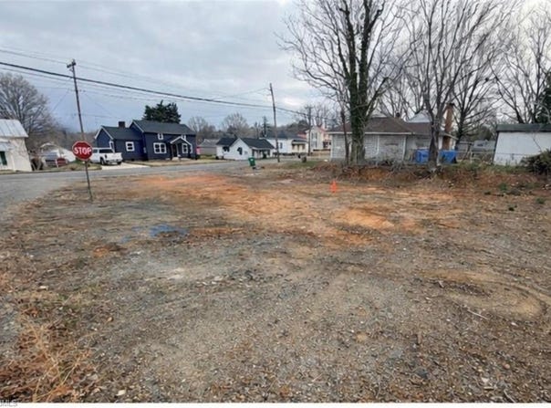 300 E Dalton Road, King, NC 27021