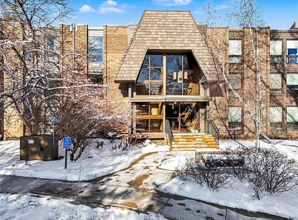 6085 Lincoln Drive, Edina, MN 55436