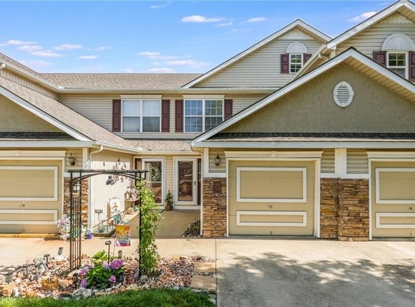 3223 SW Shadow Brook Drive, Blue Springs, MO 64015